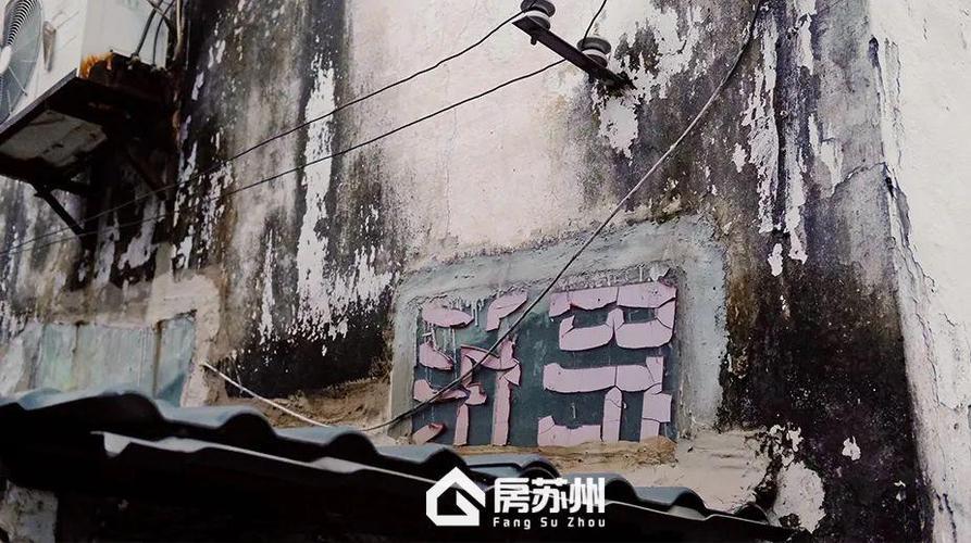 这里布满灰尘除了推到天花 这里布满灰尘除了推到天花