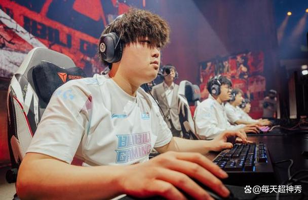 Bin四杀Faker，终局8-0直接超神！BLG逆境创造历史，T1又成季军了