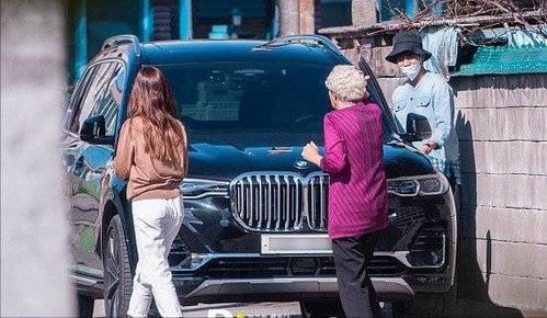 当虚拟光环遭遇现实裂痕网络直播背后的真实与幻象