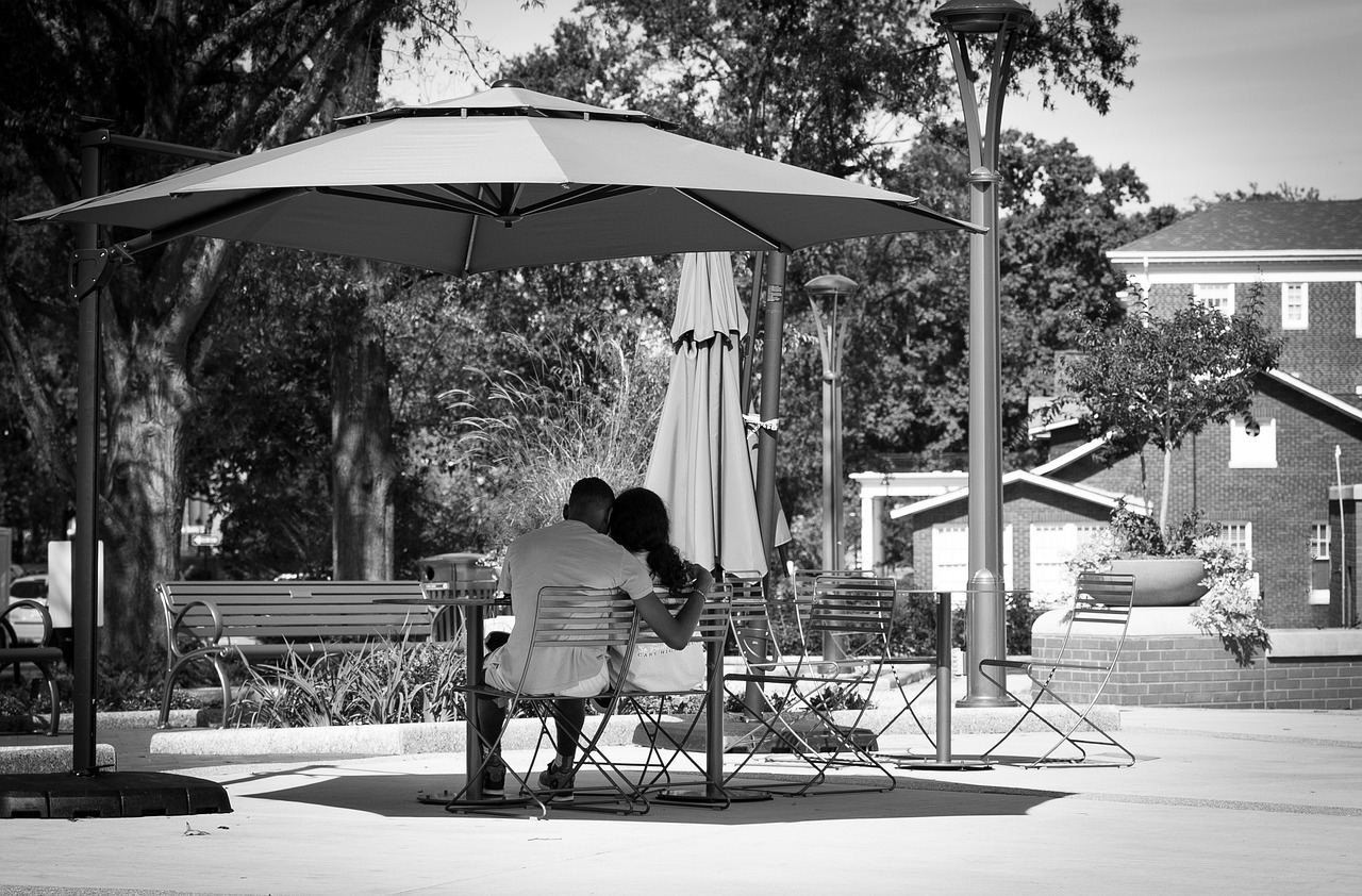 杭州夫妻旅游归来,别墅意外失火——生活的无常与重建的希望 杭州夫妻旅游归来,别墅意外失火——生活的无常与重建的希望