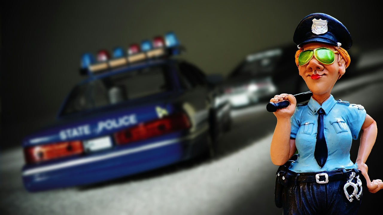 警车行驶中的安全之重——关于民警开警车不系安全带的警方通报解读有一根又黑又硬的蘑菇头